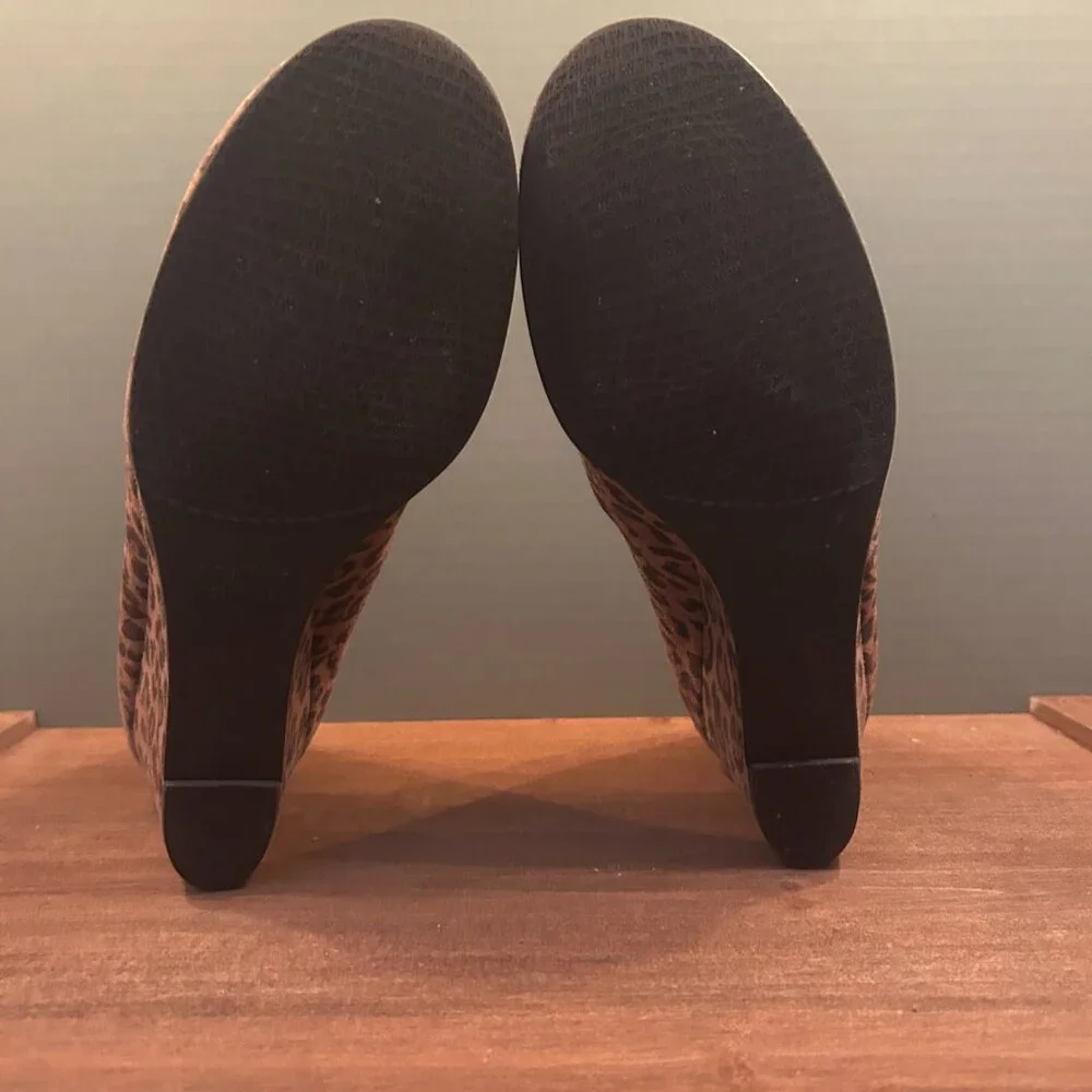 Stuart Weitzman Womens Tan Black Leopard Print Slip-On Wedge Platforms Size 7.5